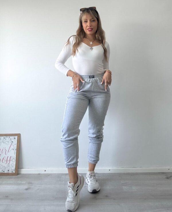 Pantalón Jogger Tres Líneas Frisado