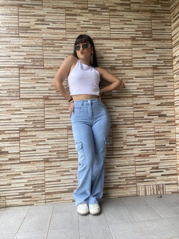 jeans wide leg cargo celeste nevado elastizado delante2
