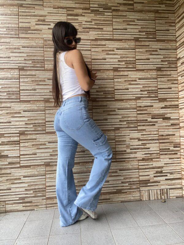 jeans wide leg cargo celeste nevado elastizado