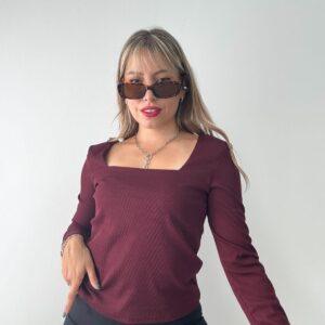 remera espejo color bordo